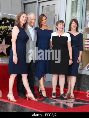 Los Angeles, CA, USA. 20th Aug, 2018. Susannah Carpenter, Bill Garner, Jennifer Garner, Patricia Garner, Melissa Wylie at the induction ceremony for Star on the Hollywood Walk of Fame for Jennifer Garner, Hollywood Boulevard, Los Angeles, CA August 20, 2018. Credit: Priscilla Grant/Everett Collection/Alamy Live News Stock Photo