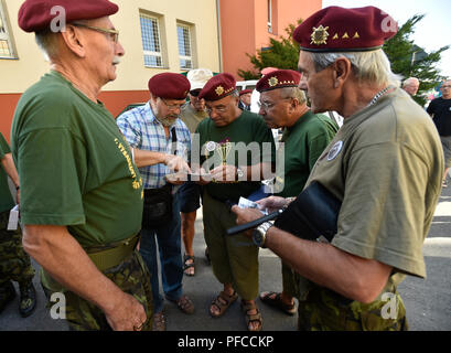 Holesov, Czech Republic. 21st Aug, 2018. A meeting of members of 7th Parachute Regiment of Special Purpose, who in August 1968 refused to hand over their barracks to soldiers of the Warsaw Pact - Soviet Guardian Tank Battalion, took place in Holesov, Czech Republic, on August 21, 2018. It was a very rare act at the time. Credit: Dalibor Gluck/CTK Photo/Alamy Live News Stock Photo