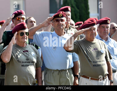 Holesov, Czech Republic. 21st Aug, 2018. A meeting of members of 7th Parachute Regiment of Special Purpose, who in August 1968 refused to hand over their barracks to soldiers of the Warsaw Pact - Soviet Guardian Tank Battalion, took place in Holesov, Czech Republic, on August 21, 2018. It was a very rare act at the time. Credit: Dalibor Gluck/CTK Photo/Alamy Live News Stock Photo