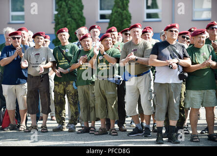 Holesov, Czech Republic. 21st Aug, 2018. A meeting of members of 7th Parachute Regiment of Special Purpose, who in August 1968 refused to hand over their barracks to soldiers of the Warsaw Pact - Soviet Guardian Tank Battalion, took place in Holesov, Czech Republic, on August 21, 2018. It was a very rare act at the time. Credit: Dalibor Gluck/CTK Photo/Alamy Live News Stock Photo