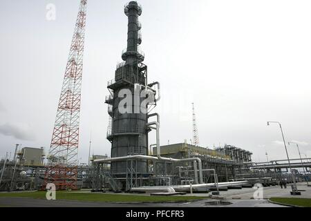 Russia. 21st Aug, 2018. Before gas from the northern Russian gas fields can flow into the Nord Stream Pipeline system, it is treated at the Portovaya gas treatment unit (GTU). The facility is located at the Compression Station Portovaya near Vyborg in Russia. The GTU of the Compressor Station Portovaya removes condensate or gas hydrates, which occur under certain pressure and temperature conditions. The unit is designed to dehydrate up to 170 million cubic meters of natural gas daily. Following treatment, gas flows into the compr Credit: Nord Stream Ag/Russian Look/ZUMA Wire/Alamy Live News Stock Photo
