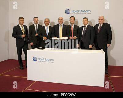 Russia. 21st Aug, 2018. Financing for the Nord Stream project is secured. Today, the company together with its shareholders in the consortium announced the successful signing of Phase II financing of the pipeline project. The project financing for Phase II amounts to 2.5 billion euros. From right to left: Matthias Warnig (Managing Director Nord Stream AG), Andrey Kruglov (Deputy Chairman of the Management Committee and Head of the Department for Finance and Economics Gazprom), Dr. Thomas Knig (Member of the Board of Management Credit: Nord Stream Ag/Russian Look/ZUMA Wire/Alamy Live News Stock Photo