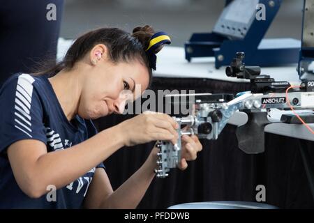 Lieutenant Anna Kerry makes last minute adjustments to her air rifle before shooting preliminaries at the Department of Defense Warrior Games 2018, 4 June.  ( Stock Photo