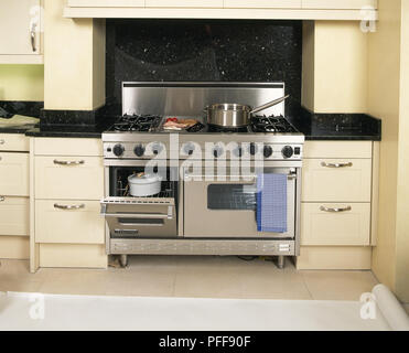 https://l450v.alamy.com/450v/pff90f/freestanding-double-width-oven-with-stainless-steel-splashback-and-door-ventilation-pff90f.jpg