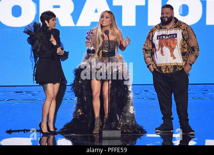 (left to right) Cardi B, Jennifer Lopez and DJ Khaled ccept the Best Collaboration award on stage at the 2018 MTV Video Music Awards held at Radio City Music Hall in Los Angeles, USA. Picture date: Monday August 20, 2018. See PA Story SHOWBIZ VMAs. Photo credit should read: PA/PA Wire on stage at the 2018 MTV Video Music Awards held at The Forum in Los Angeles, USA. Picture date: Monday August 20, 2018. See PA Story SHOWBIZ VMAs. Photo credit should read: PA/PA Wire Stock Photo