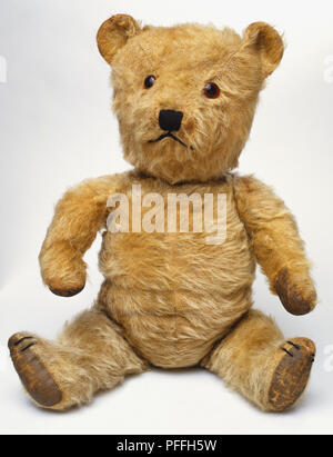 Chiltern: 1920s-40s: 1940s teddy bear with plush mohair fur Stock Photo