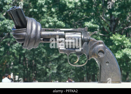 USA, New York City, Manhattan, United Nations Headquarters, 'Non-Violence', bronze sculpture of revolver with barrel tied in a knot, by Carl Fredrik Reutersward