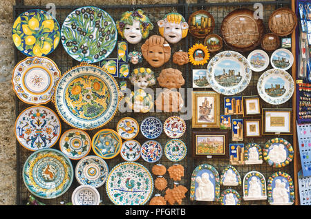 Italy, Tuscany, San Gimignano, Piazza della Cisterna, display of local ceramics and gifts on sale. Stock Photo