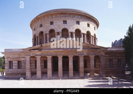 France, Paris, Barriere de la Villette, with stone columns and round dome, tollhouse with circular upper storey and arched portico. Stock Photo