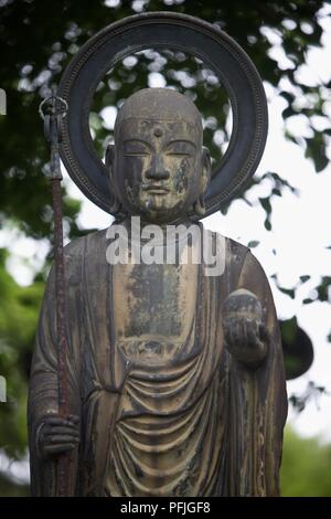 Japan, Tokyo, Bunkyo-ku, Gokoku-ji Temple, statue in the temple grounds Stock Photo