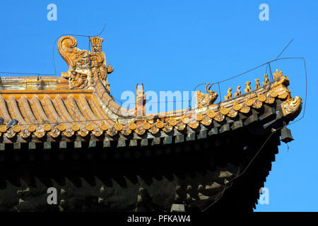 China, Hebei, Chengde, Xumifushou Miao (Temple of Happiness and Longevity), detail on rooftop Stock Photo
