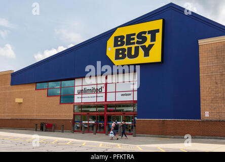 HICKORY, NC, USA-20 AUG 2018: A Best Buy store, a retailer of consumer electronics, operating in the U.S., Canada and Mexico. Stock Photo