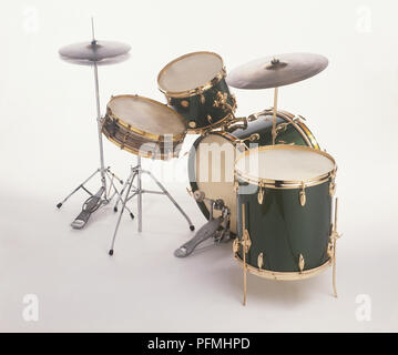 gold cymbal drum kit close up Stock Photo - Alamy