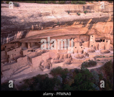 The Cliff Palace, the largest cliff dwelling in North America, located ...