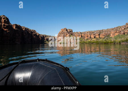 Australia, Western Australia, Kimberley Coast, Koolama Bay, King George River. Exploring typical red rock landscapes by zodiac. Stock Photo