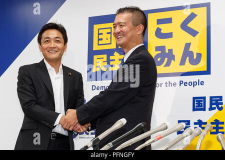 (L to R) Japanese politicians Yuichiro Tamaki and Keisuke Tsumura, both candidates for their party's leadership, shake hands during a news conference at the Democratic Party For the People's headquarters on August 22, 2018, Tokyo, Japan. Tamaki and Tsumura announced their candidacy for the leadership contest of Japan's second-largest opposition party, which election is held in early September. Credit: Rodrigo Reyes Marin/AFLO/Alamy Live News Stock Photo