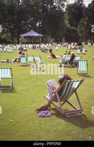 Deckchairs in St Jamess Park London England Stock Photo - Alamy