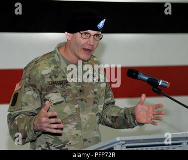 Brig. Gen. Dennis LeMaster, outgoing Regional Health Command Europe commanding general, provides remarks at the Regional Health Command Europe, change of command ceremony, May 23, 2018 at Sembach Kaserne, Germany Stock Photo