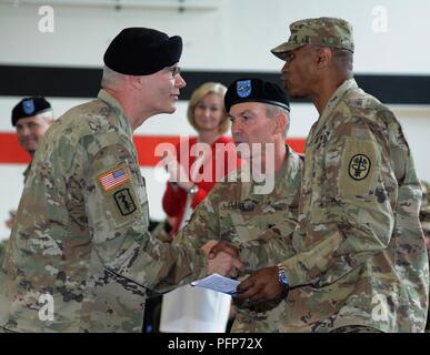 Maj. Gen. Jeffrey Clark (center), U.S. Army Medical Command Deputy Commanding General (Operations), and MEDCOM Command Sgt. Major Michael Gragg (right), thank Brig. Gen. Dennis LeMaster for his service during his time as the Regional Health Command Europe Commander. Brig. Gen. Dennis LeMaster relinquished command to Brig. Gen. Ronald Stephens, May 23, 2018 during a change of command ceremony at Sembach Kaserne, Germany Stock Photo