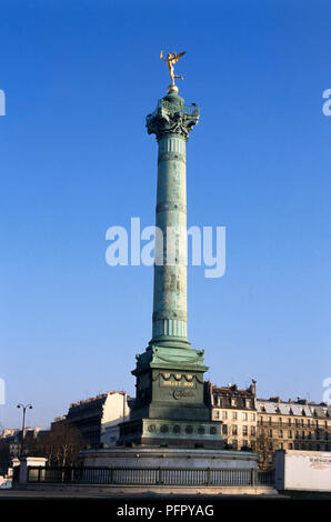 France, Paris, Colonne de Juillet (July Column), monument to Revolution of 1830 in centre of Place de la Bastille set against clear blue sky Stock Photo
