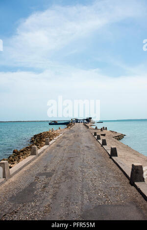 Sri Lanka, North Eastern Province, Jaffna, Nainativu, jetty overlooking sea Stock Photo
