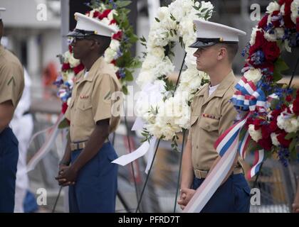 NEW YORK (May 28, 2018) Marines guard commemorative wreaths representing U.S. personnel lost in conflict, crew members of the USS Intrepid (CV 11) and allied militaries at a Memorial Day ceremony at the Intrepid Sea, Air and Space Museum in New York City during Fleet Week New York 2018. Now in its 30th year, Fleet Week New York is the city’s time-honored celebration of the sea services. It is an unparalleled opportunity for the citizens of New York and the surrounding tri-state area to meet Sailors, Marines and Coast Guardsmen, as well as witness firsthand the latest capabilities of today’s ma Stock Photo