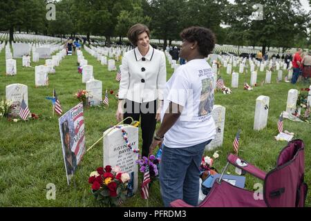 Katharine Kelley (left), superintendent, Arlington National Cemetery; speaks with Paula Davis (right) in front of the gravesite of Pfc. Justin Ray Davis, Paula's son, in Section 60 of Arlington National Cemetery, Arlington, Virginia, May 28, 2018. Stock Photo