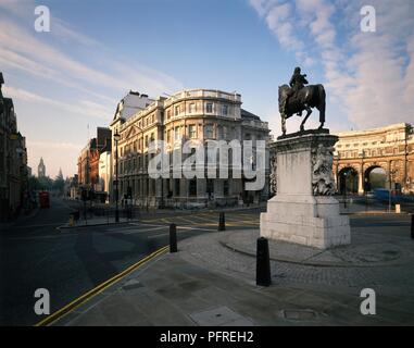 Great Britain, England, London, City of Westminster, Trafalgar Square, Charles I equestrian statue with Admiralty Arch to the right, early morning Stock Photo