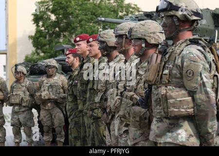 Soldiers assigned to the Palehorse Troop, 4th Squadron, 2d Cavalry Regiment stand along side their Czech military partners as a show of unity during a combat capabilities display Stara Boleslav, Czechia, May 30, 2018. Stock Photo