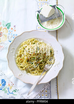 Spaghetti aglio olio e peperoncino, served with grated ricotta salata Stock Photo