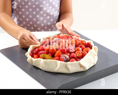 Berry and Plum Pie  Crimping the sides of the pastry (Step 5 of 6) Stock Photo