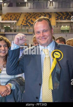 SNP Candidate Chris Stephens wins the Glasgow South , UK Parliamentary Elections, Emirates Arena, Glasgow, 9th June 2017 Stock Photo