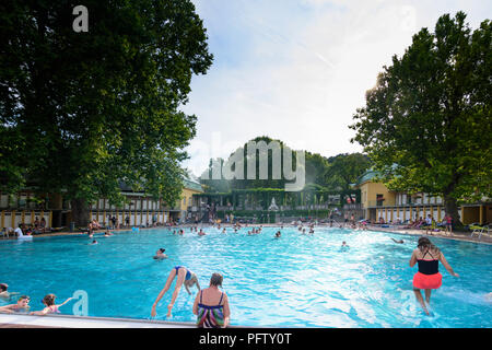Bad Vöslau: spa Thermal bath Bad Vöslau, bather, Wienerwald, Vienna ...