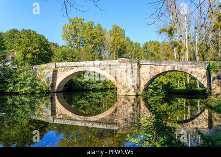 France, Aveyron, Najac, labelled Les Plus Beaux Villages de France (The Most Beautiful Villages of France), Saint Blaise bridge over Aveyron river //  Stock Photo