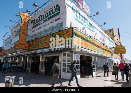 15-03-16 New York, USA. Coney Island. Nathan's Famous Hot Dog stand. Photo: © Simon Grosset Stock Photo