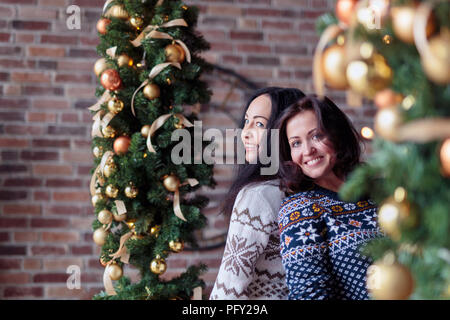 Cute Couple Christmas photoshoot poses ideas | christmas poses for couples  | christmas photography - YouTube