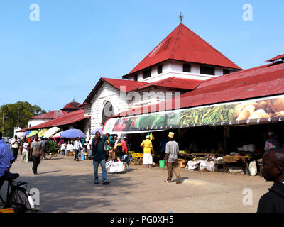 Open market, outside of the main Darajani Market, in Stone Town, Zanzibar Stock Photo