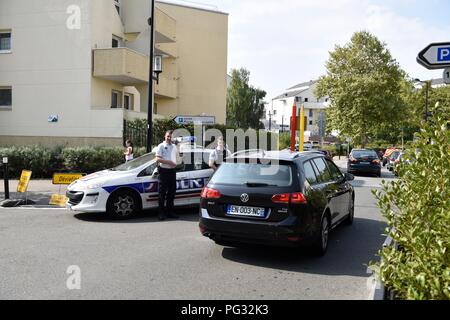 Paris, France. 23rd Aug, 2018. Policemen stand on guard at the scene of an attack, in Paris suburbs, France, on Aug. 23, 2018. One person was killed and two others wounded in a knife attack on Thursday in Paris suburbs, local media cited police as saying. Credit: Chen Yichen/Xinhua/Alamy Live News Stock Photo