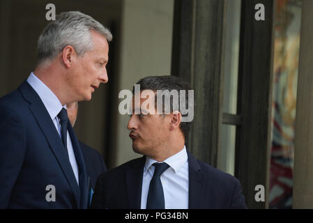 Paris, France. August 22, 2018 - Paris, France: French minister of Economy and Finance Bruno Le Maire (L) and minister of Public Action and Accounts Gerald Darmanin leave the Elysee palace after a Council of Ministers. Le ministre de l'Economie et des Finances, Bruno Le Maire, et le ministre de l'Action et des Comptes publics, Gerald Darmanin, a la sortie du Conseil des ministres de la rentree. *** FRANCE OUT / NO SALES TO FRENCH MEDIA *** Credit: Idealink Photography/Alamy Live News Stock Photo