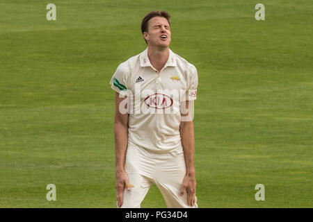 London, UK. 22 August 2018. Morne Morkel bowling for Surrey against Lancashire on day four of the Specsavers County Championship game at the Oval. David Rowe/Alamy Live News Stock Photo