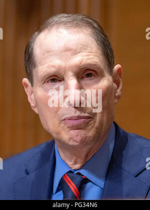 Washington, United States Of America. 22nd Aug, 2018. United States Senator Ron Wyden (Democrat of Oregon), ranking member, US Senate Committee on Finance, questions witnesses during a confirmation hearing on Capitol Hill in Washington, DC on Wednesday, August 22, 2018. Credit: Ron Sachs/CNP | usage worldwide Credit: dpa/Alamy Live News Stock Photo