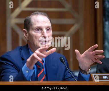 Washington, United States Of America. 22nd Aug, 2018. United States Senator Ron Wyden (Democrat of Oregon), ranking member, US Senate Committee on Finance, questions witnesses during a confirmation hearing on Capitol Hill in Washington, DC on Wednesday, August 22, 2018. Credit: Ron Sachs/CNP | usage worldwide Credit: dpa/Alamy Live News Stock Photo
