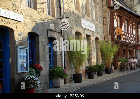Restaurants in Rue Ernest Renan, Treguier, Cotes d'Armor, Brittany, France Stock Photo
