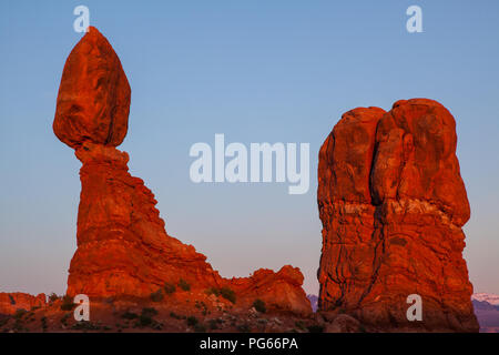 Abend am Balanced Rock, Arches NP Stock Photo