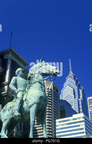 1988 HISTORICAL UNION GENERAL GEORGE B MCCLELLAN STATUE (©HENRY JACKSON ELLICOTT 1894) ONE LIBERTY PLACE (©HELMUT JAHN 1987) PHILADELPHIA PENNSYLVANIA USA Stock Photo