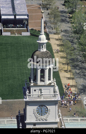 1988 HISTORICAL CLOCK TOWER INDEPENDENCE HALL INDEPENDENCE MALL PHILADELPHIA PENNSYLVANIA USA Stock Photo