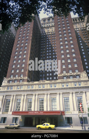 1988 HISTORICAL CHICAGO HILTON AND TOWERS CHICAGO ILLINOIS USA Stock Photo