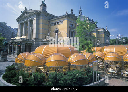 1989 HISTORICAL OUTDOOR CAFE NATIONAL THEATER OSLO NORWAY Stock Photo