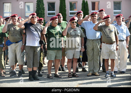 Holesov, Czech Republic. 21st Aug, 2018. A meeting of members of 7th Parachute Regiment of Special Purpose, who in August 1968 refused to hand over their barracks to soldiers of the Warsaw Pact - Soviet Guardian Tank Battalion, took place in Holesov, Czech Republic, on August 21, 2018. It was a very rare act at the time. Credit: Dalibor Gluck/CTK Photo/Alamy Live News Stock Photo