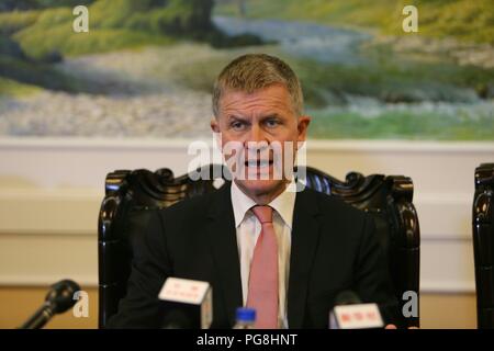 (180824) -- PYONGYANG, Aug. 24, 2018 (Xinhua) -- UN Under-Secretary-General Erik Solheim speaks to the media in Pyongyang, during his four-day visit to the Democratic People's Republic of Korea (DPRK) on Aug. 24, 2018. The United Nations (UN) is willing to offer all possible support for the peace process on the Korean Peninsula, he said here on Friday. (Xinhua/Cheng Dayu) (djj) Stock Photo